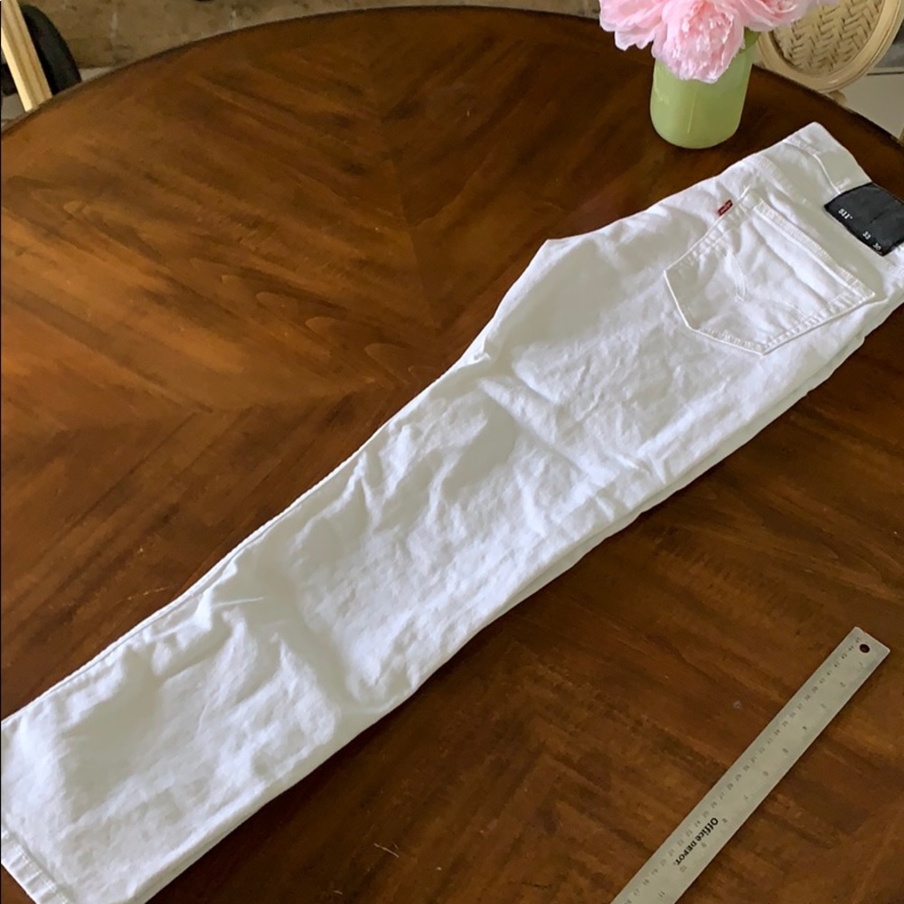White levis Jeans